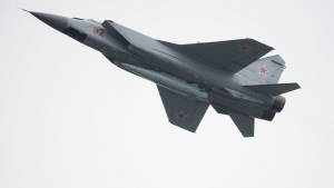 Una caza ruso MiG-31K con misil hipersónico Kinzhal