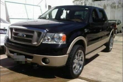 Según versión del velador del lugar, varios sujetos llegaron en una camioneta Ram pick up.