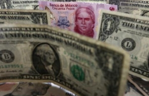 La moneda local se hundió más temprano en las 17.465 unidade por dolar