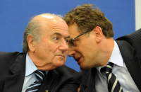 Joseph Blatter y Jerome Valcke en una conferencia de prensa.