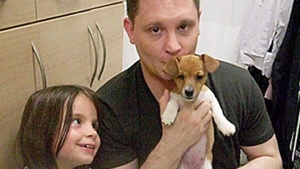 Imagen captada de un video familiar divulgado por la policía. Ellie Butler murió de una fractura en el cráneo luego de ser golpeada por su padre, Ben Butler.