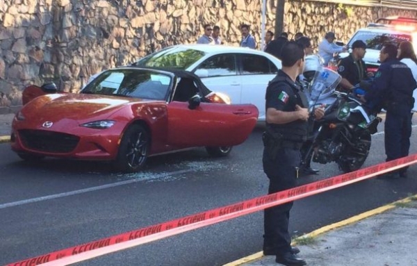 Permanece grave, la mujer (Cecilia Méndez) lesionada a tiros esta mañana en avenida Vallarta