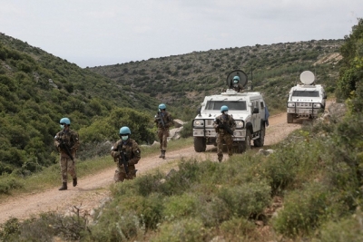 Un tanque israelí dispara con un cañón a las fuerzas de paz de la ONU