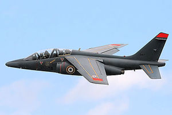 Francia inicia investigación contra un general que usó avión militar para llegar a casa
