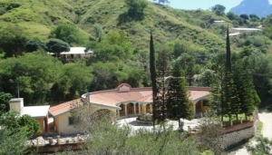 Casa de la madre de Guzmán Loera en Sinaloa