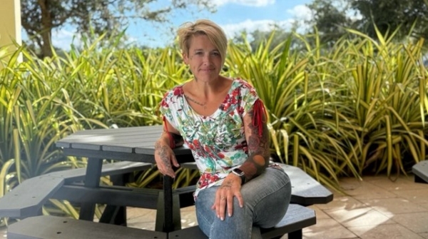 Chantille Manuel dejó atrás las adicciones y reconstruyó su vida laboral, pero aún tiene dificultades para alimentar a su familia.