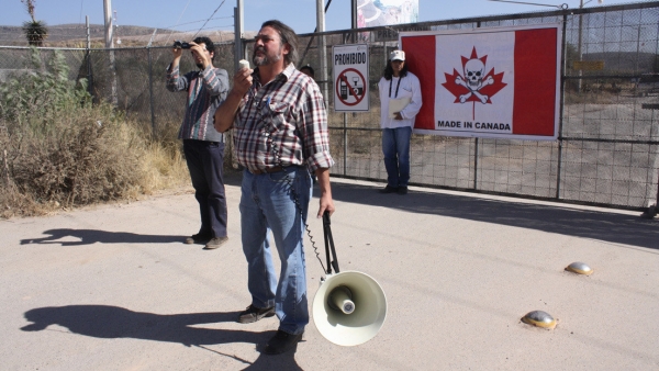 Protesta en Minera San Xavier, propiedad de la empresa canadiense New Gold Inc., San Luis Potosí, México, 2010.