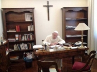 Así era el austero apartamento en Casa Santa Marta donde vivía Francisco