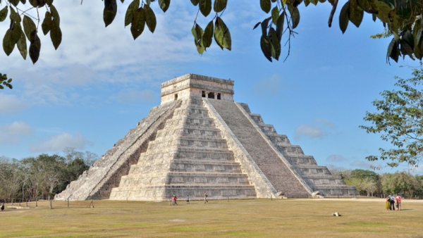 El Templo de Kukulkán en la zona arqueológica de Chichén Itzá.