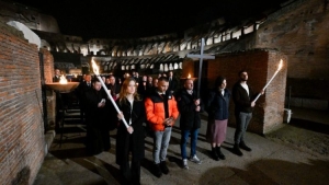 El Papa acepta el consejo de los médicos y sigue el Vía Crucis nocturno desde su casa