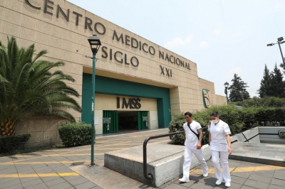 Afuera del Centro Médico Nacional Siglo XXI.