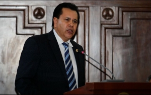 Rodríguez González aclara que no se retirará y seguirá en su cargo.