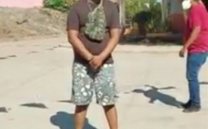 A reatazos buscan concienciar sobre uso del cubrebocas en Coyuca de Catalán, Guerrero