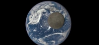 La serie de imágenes muestra el conocido com &quot;lado oscuro&quot; de la luna, el que no es visible desde la tierra