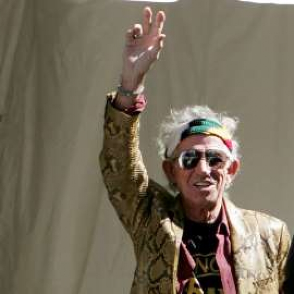 Keith Richards estuvo &#039;semiconsciente&#039; durante dos años tras caerse de un árbol en Fiji