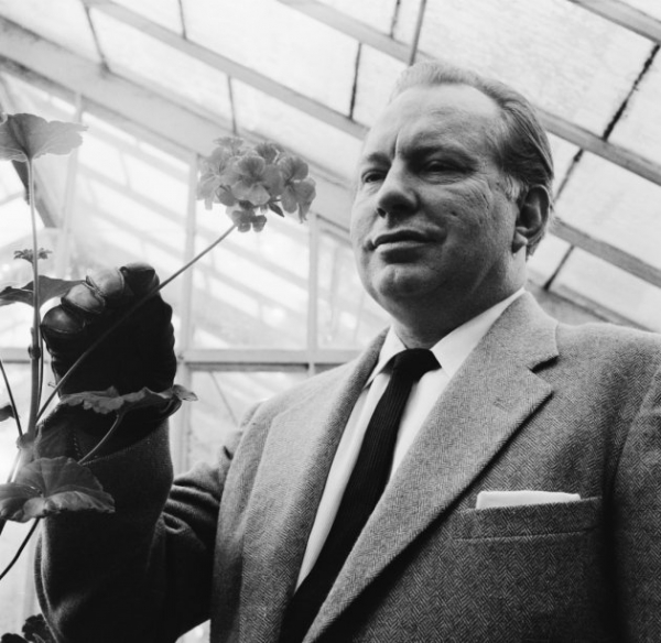 Hubbard fundó la cienciología en 1954
