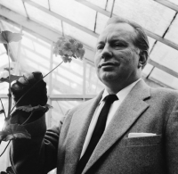 Hubbard fundó la cienciología en 1954