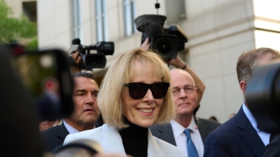 La escritora E. Jean Carroll.