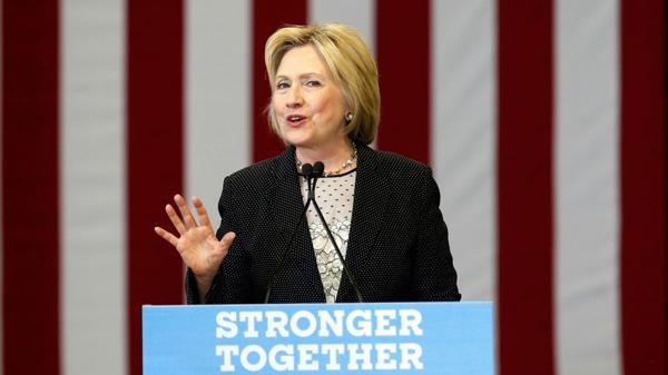 Revelan que alguien le filtró a Hillary Clinton las preguntas que le harían en un debate