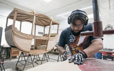 Carruajes Montecristo viene de una familia con más de 150 años de tradición en la fabricación de calandrias. Actualmente el taller trabaja con nueve personas.