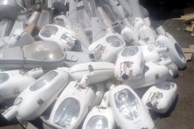 Un total de 4 mil 483 lámparas de la marca Praha, modelo MSC-2-100 Mercury II fueron adquiridas por el Ayuntamiento de Zapopan, en enero pasado, por casi 20 millones de pesos, sin licitación.