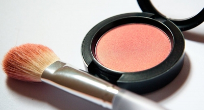 Una mujer transforma por completo su cara con maquillaje y los resultados son impactantes (vídeo)