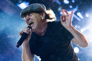 Brian Johnson, voz de AC/DC, se desgañita en un concierto en Nueva Zelanda, en diciembre de 2015
