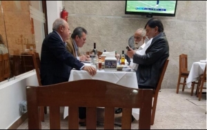Fernández de Cevallos y Romero Deschamps son acompañados, según identifican algunos, por Carlos Lozano, ex gobernador de Aguascalientes, y Mariano González, ex gobernador de Tlaxcala. YOUTUBE / Lords &amp; Ladies