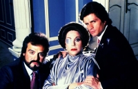 Gonzalo Vega "José Carlos Larios", María Rubio "Catalina Creel" y Alejandro Camacho "Alejandro Larios" en la telenovela "Cuna de lobos"/México, 1986. /