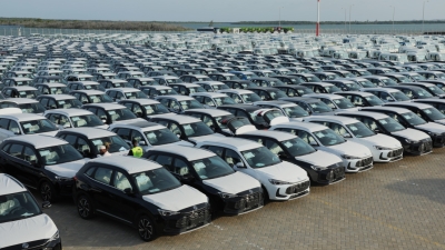 La inesperada consecuencia del conflicto de Irán: miles de coches de lujo atrapados en una isla donde están prohibidos