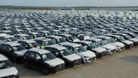 La inesperada consecuencia del conflicto de Irán: miles de coches de lujo atrapados en una isla donde están prohibidos