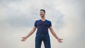 Muere Sebastián Ferrat, actor de 'El señor de cielos', a causa de una enfermedad contraída tras supuestamente comer carne de cerdo