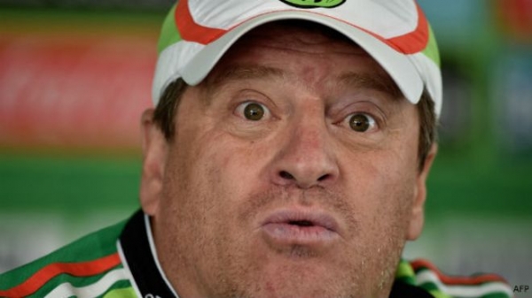 Miguel Herrera fue despedido por agredir a un periodista.