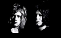 Grose tocó el bajo en los primeros tres conciertos de Queen, el primero de ellos el 27 de junio de 1970, con Freddy Mercury como vocalista.