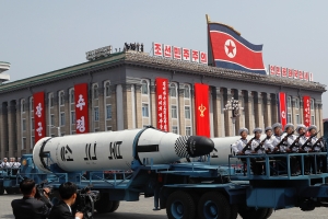 Uno de los misiles en exhibición durante el desfile en Pyongyang.
