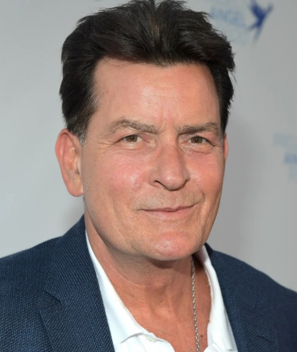 Vecina de Charlie Sheen condenada a dos años de libertad condicional por atacarlo