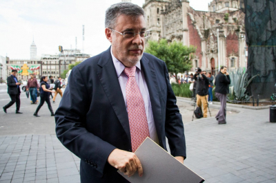 La Fiscalía General de la República investiga a integrantes de nueve despachos jurídicos y al ex consejero jurídico del Ejecutivo federal Julio Scherer (en la imagen).