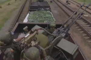 Tren blindado ruso entró en el territorio de la región de Kharkov, Ucrania.