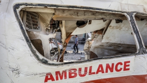 El infierno en Gaza: operan a heridos sin anestesia mientras el bloqueo estrangula la ayuda médica