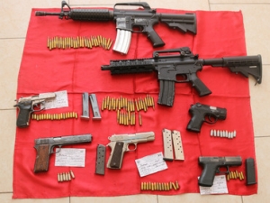 A los inculpados se les aseguraron dos armas largas y cinco armas cortas y cartuchos