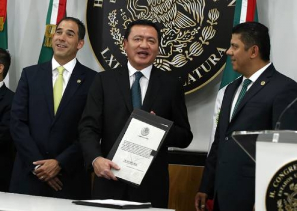 El secretario de Gobernación Miguel Ángel Osorio Chong entregó el cuarto Informe de gobierno en el Salón de Protocolos de la Cámara de Diputados