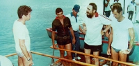 Las dos motoras de Fidel, Pionera I y II, abarloadas en 1980. Juan Reinaldo Sánchez es el hombre con el traje de buzo marrón.