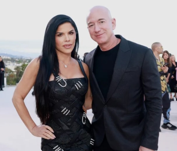 Lauren Sánchez y Jeff Bezos se mudarán muy pronto a su nueva mansión en Beverly Hills.