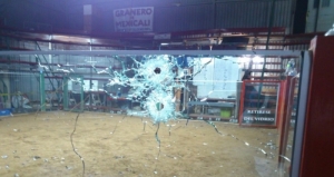 Comando irrumpe en palenque de Ensenada y ejecuta a cuatro.