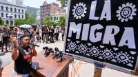 La activista y trabajadora agrícola Xochitl Núñez anuncia una "Huelga Nacional de Trabajadores Agrícolas por la Dignidad" ante redadas de ICE.