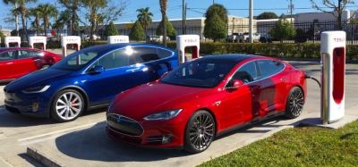 Tesla, bajo investigación federal sobre información privilegiada