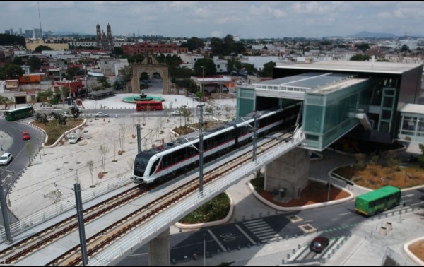 Se estima que las personas que a partir de hoy aborden la Línea 3 del Tren Ligero tarden sólo 33 minutos para ir desde el Periférico, en Zapopan, hasta la Nueva Central Camionera, en Tlaquepaque. 