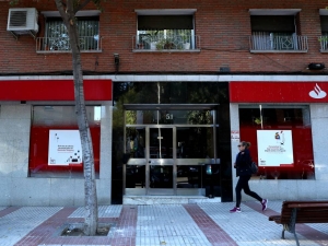 El número 51 de la calle José del Hierro, edificio donde apareció el cadáver momificado de una vecina, esta semana.