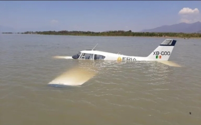 La Capitanía de Puerto y los Bomberos de Chapala fueron los encargados de brindar la asistencia necesaria a los dos tripulantes.