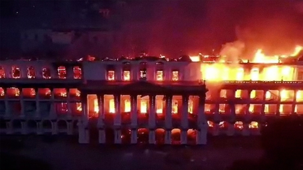 La esposa del ex primer ministro nepalí muere tras ser quemada por manifestantes